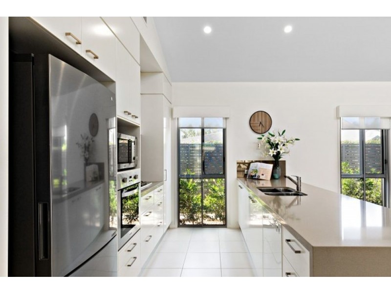 150/1 Halcyon Way, Hope Island QLD 4212