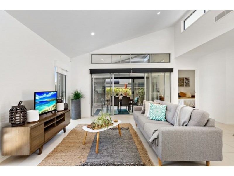 150/1 Halcyon Way, Hope Island QLD 4212