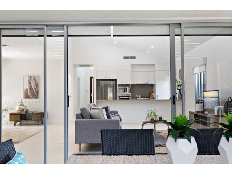 150/1 Halcyon Way, Hope Island QLD 4212