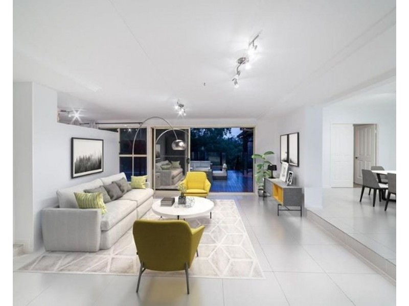 4 Highvale Drive, Helensvale QLD 4212
