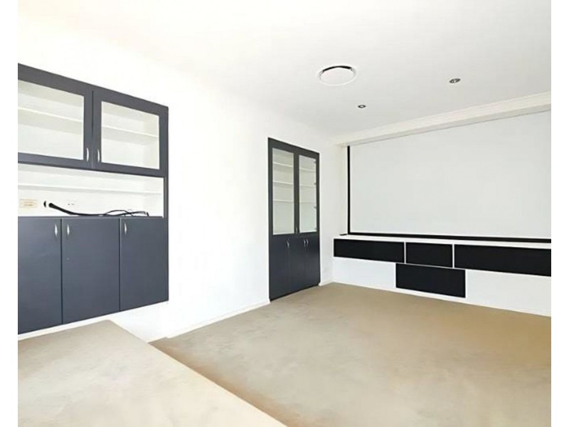 4 Highvale Drive, Helensvale QLD 4212