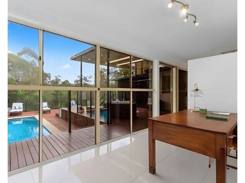 4 Highvale Drive, Helensvale QLD 4212