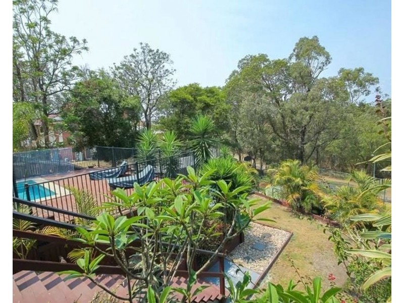 4 Highvale Drive, Helensvale QLD 4212
