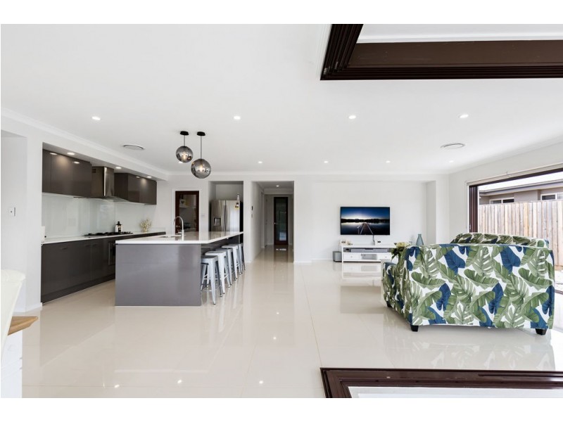 23 Whitsunday Circuit, Pimpama QLD 4209