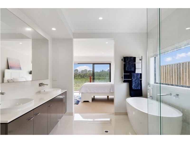 23 Whitsunday Circuit, Pimpama QLD 4209