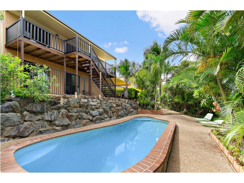 19 Manra Way, Pacific Pines QLD 4211