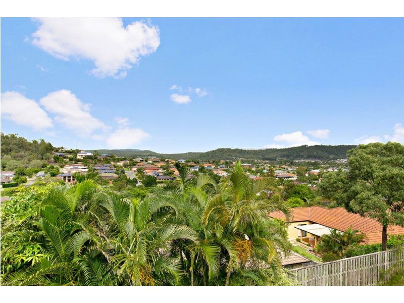 19 Manra Way, Pacific Pines QLD 4211