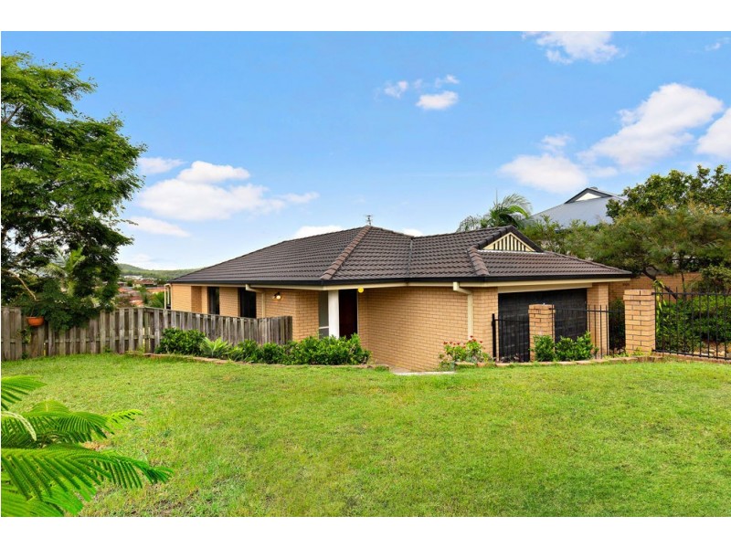 19 Manra Way, Pacific Pines QLD 4211