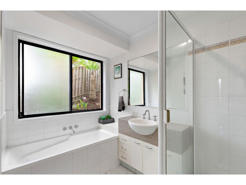 19 Manra Way, Pacific Pines QLD 4211