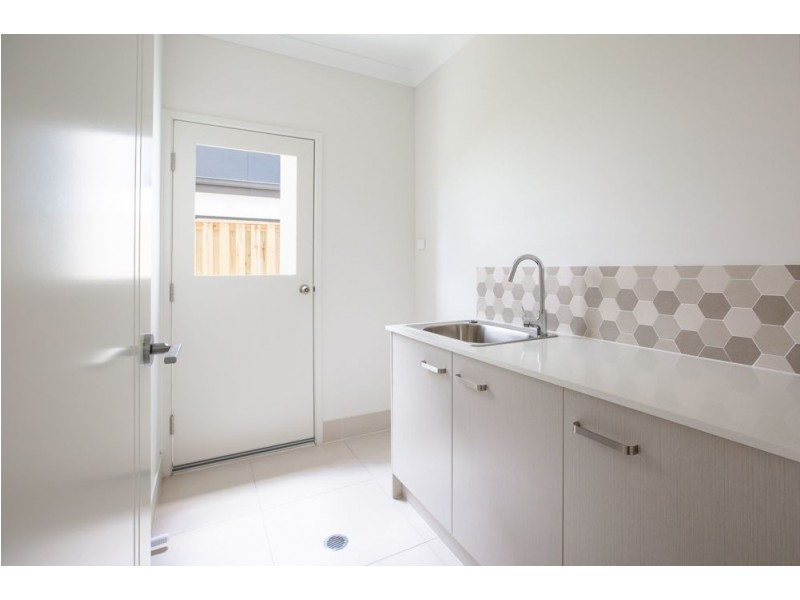 27 Hans Street, Upper Coomera QLD 4209