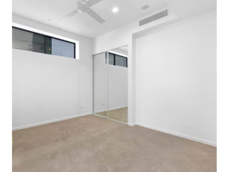 1089/123-125 Cavendish Road, Coorparoo QLD 4151