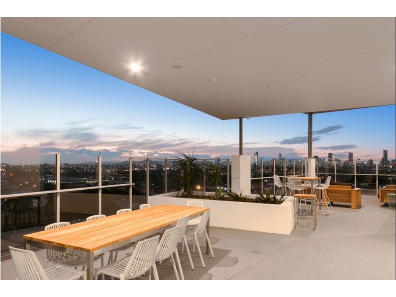 1089/123-125 Cavendish Road, Coorparoo QLD 4151