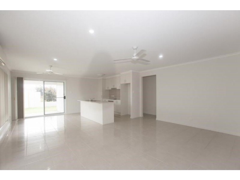 12 Keelson Crescent, Hope Island QLD 4212