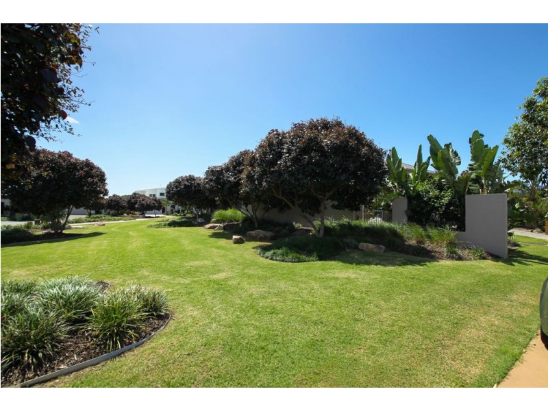 12 Keelson Crescent, Hope Island QLD 4212