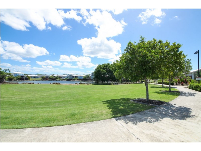 12 Keelson Crescent, Hope Island QLD 4212