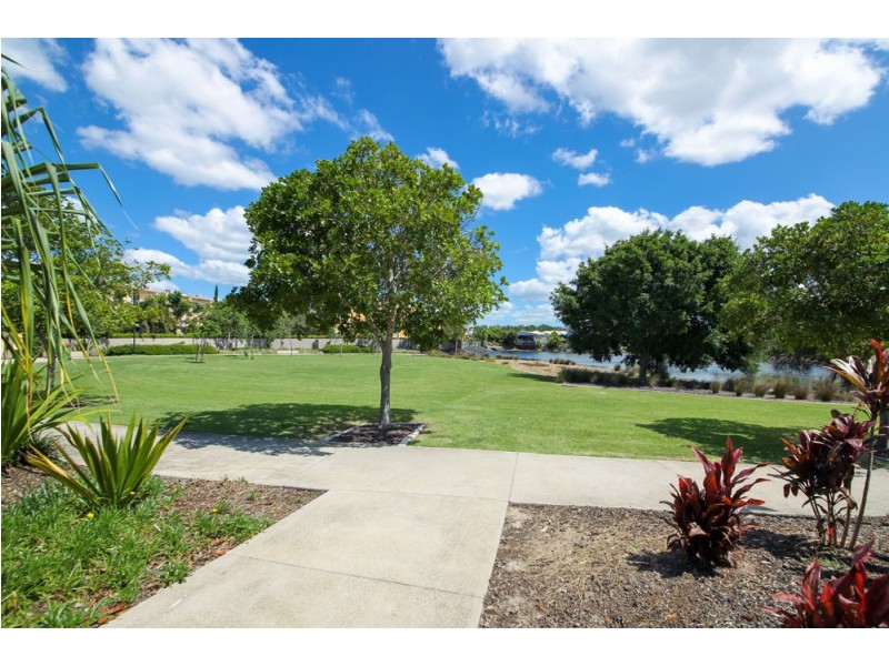 12 Keelson Crescent, Hope Island QLD 4212