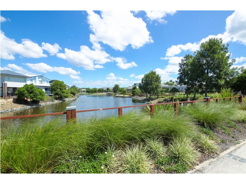 12 Keelson Crescent, Hope Island QLD 4212