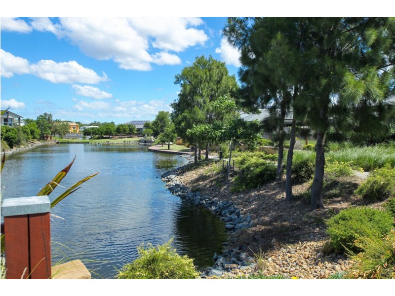 12 Keelson Crescent, Hope Island QLD 4212