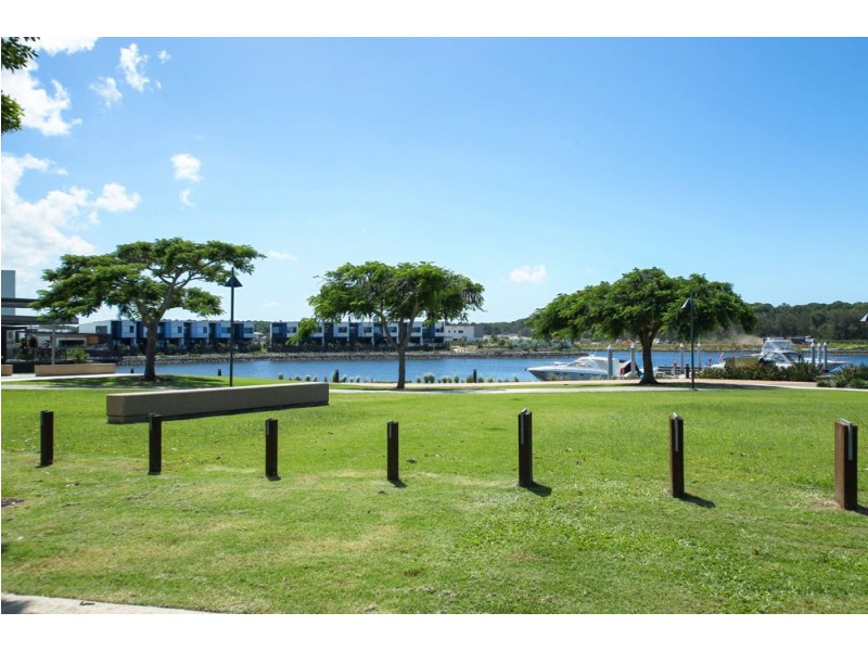 12 Keelson Crescent, Hope Island QLD 4212