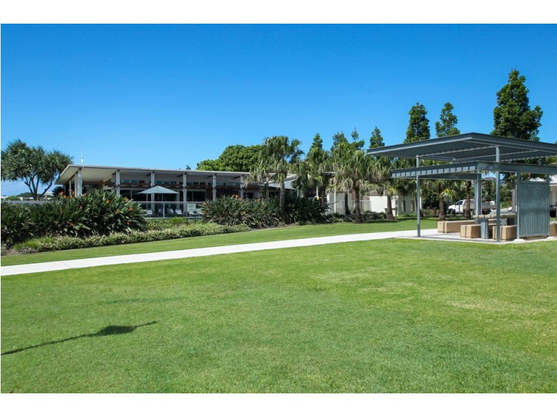 12 Keelson Crescent, Hope Island QLD 4212