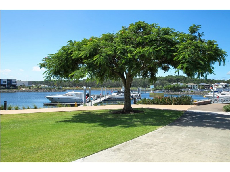 12 Keelson Crescent, Hope Island QLD 4212