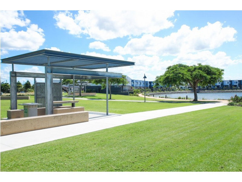 12 Keelson Crescent, Hope Island QLD 4212