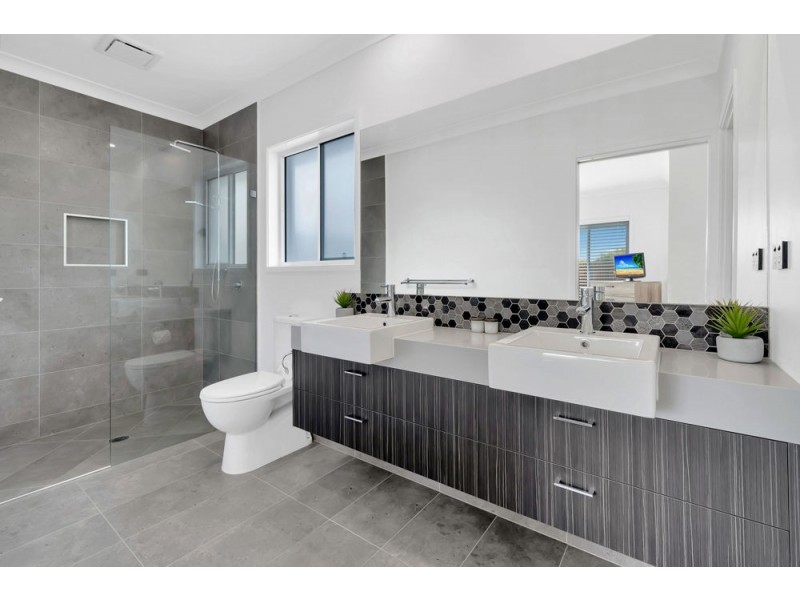 13 Fortescue Street, Pimpama QLD 4209