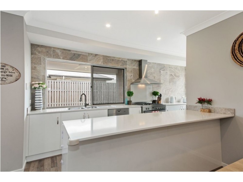 17 Lindeman Circuit, Pimpama QLD 4209