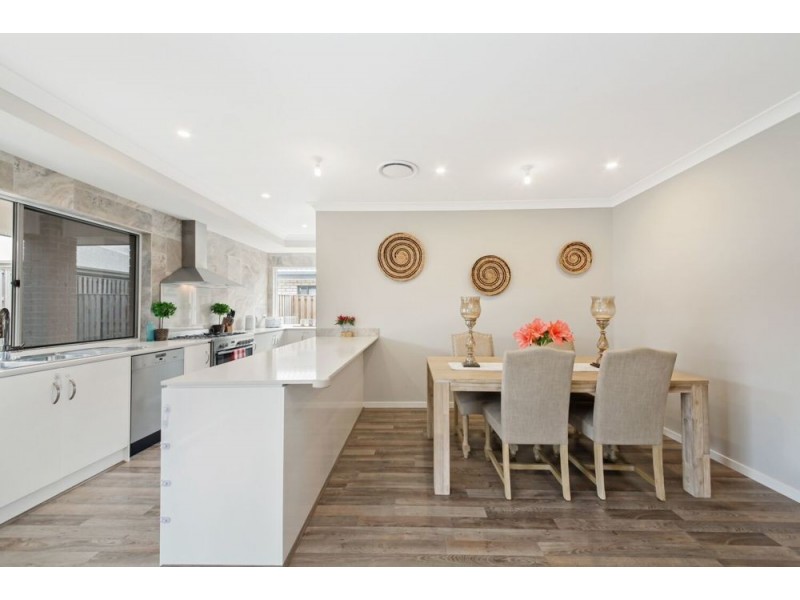 17 Lindeman Circuit, Pimpama QLD 4209