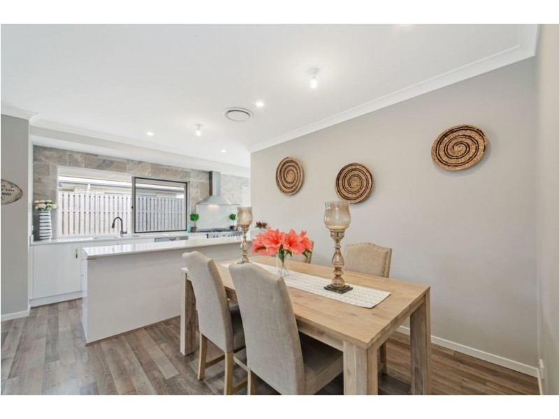 17 Lindeman Circuit, Pimpama QLD 4209