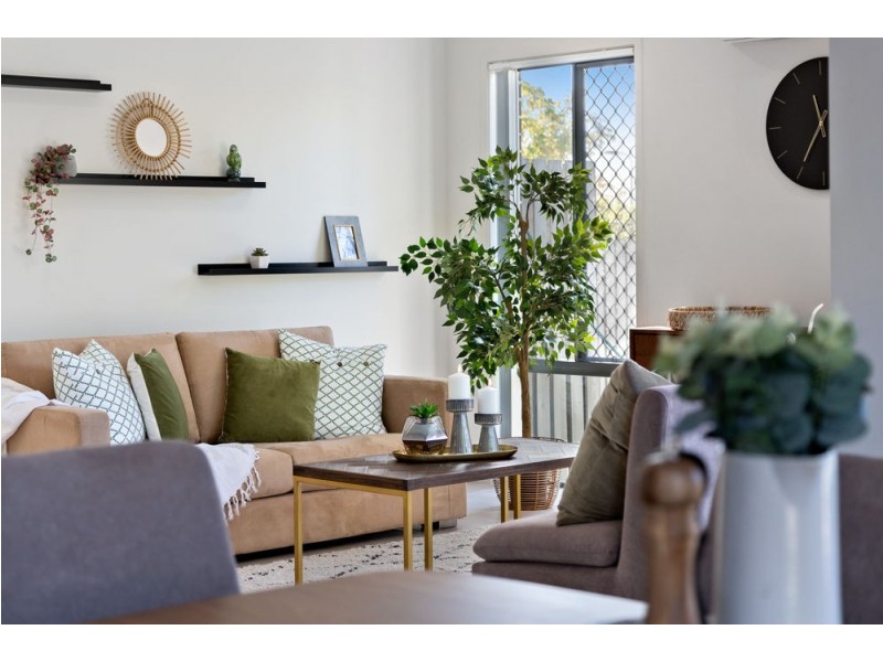 2 Rise Circuit, Pacific Pines QLD 4211