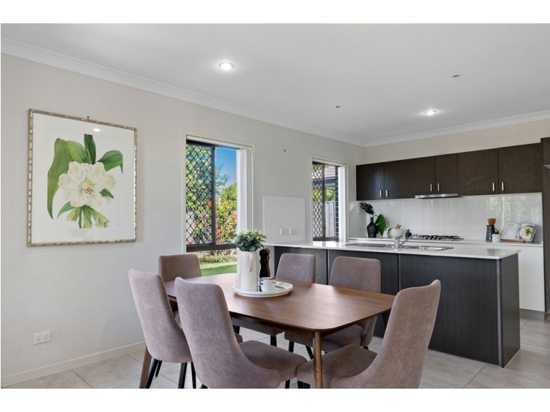 2 Rise Circuit, Pacific Pines QLD 4211