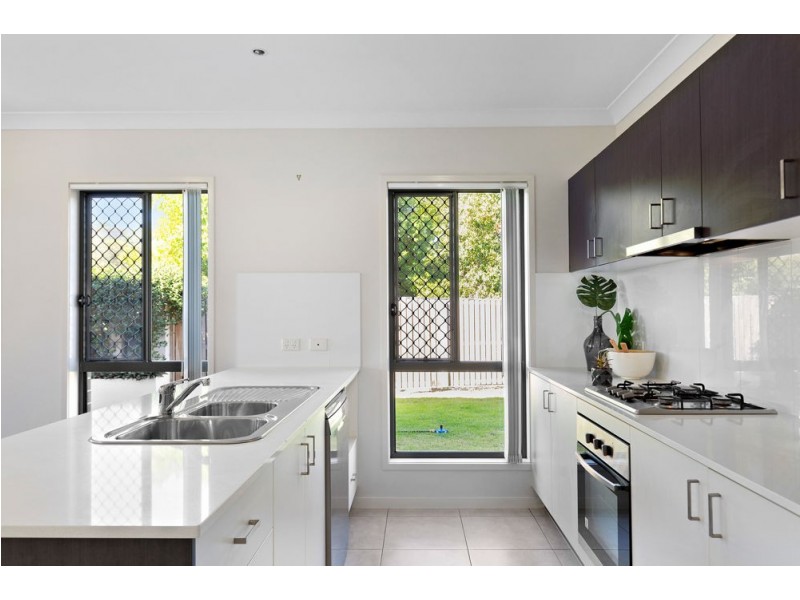 2 Rise Circuit, Pacific Pines QLD 4211