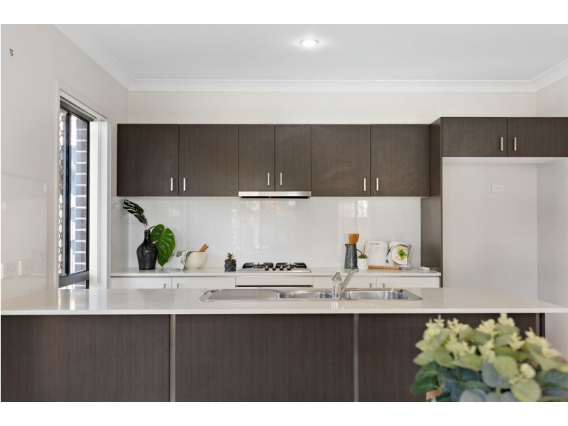 2 Rise Circuit, Pacific Pines QLD 4211