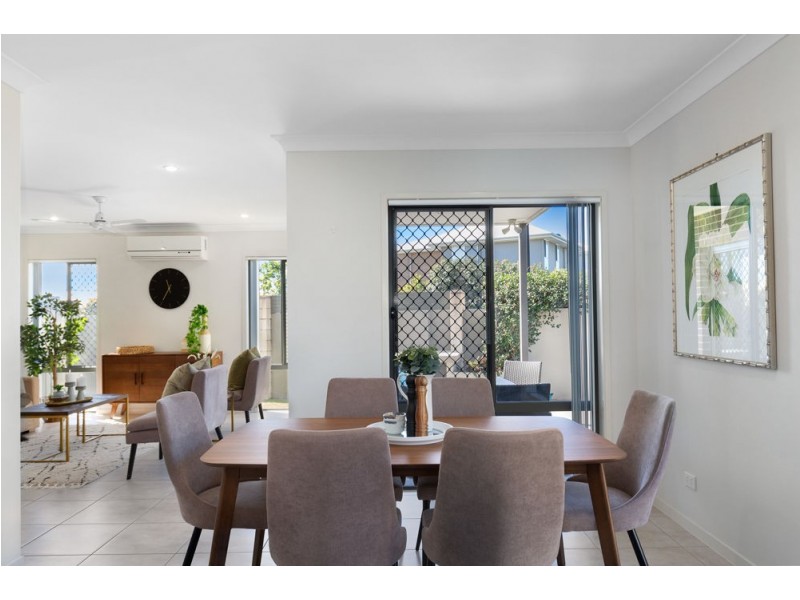 2 Rise Circuit, Pacific Pines QLD 4211