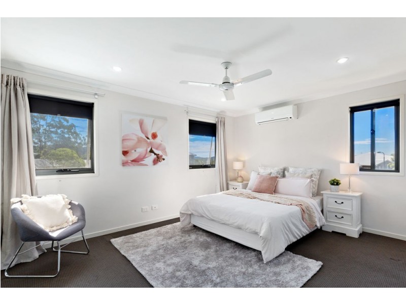 2 Rise Circuit, Pacific Pines QLD 4211