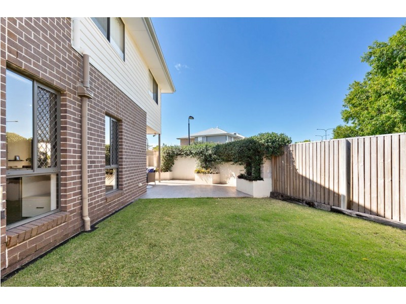 2 Rise Circuit, Pacific Pines QLD 4211