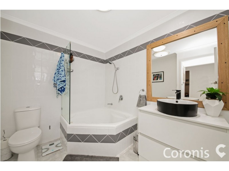 9 Saltash Street, Labrador QLD 4215