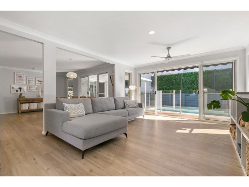 6 Elfin Street, Robina QLD 4226