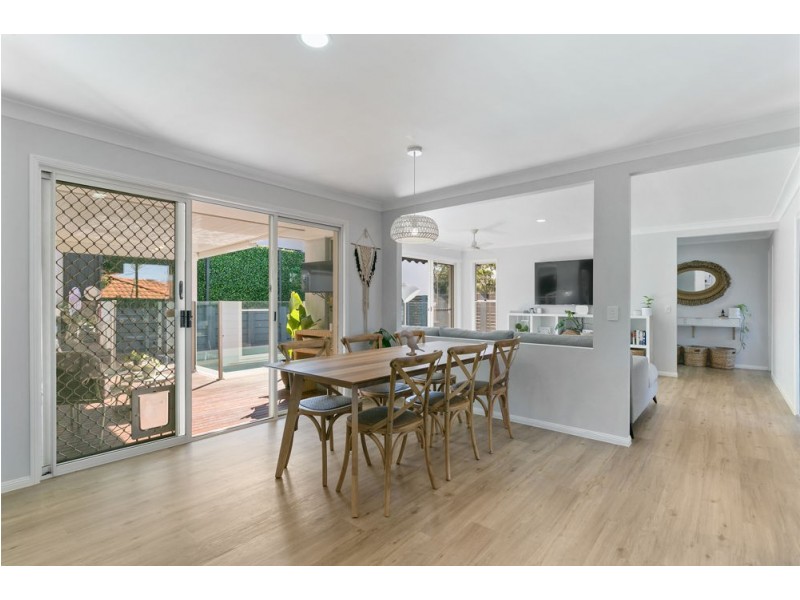 6 Elfin Street, Robina QLD 4226