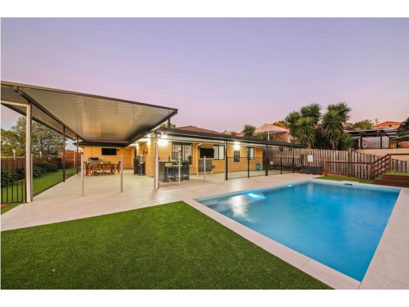 9 Temoe Rise, Pacific Pines QLD 4211