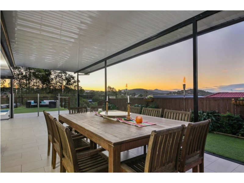 9 Temoe Rise, Pacific Pines QLD 4211