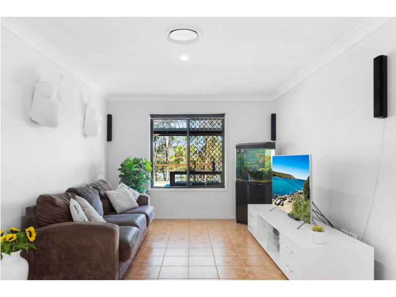 9 Temoe Rise, Pacific Pines QLD 4211