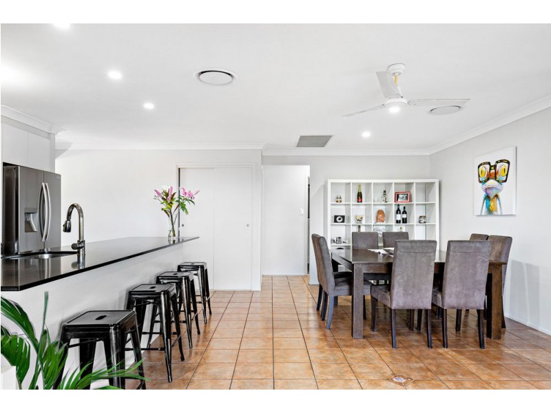 9 Temoe Rise, Pacific Pines QLD 4211
