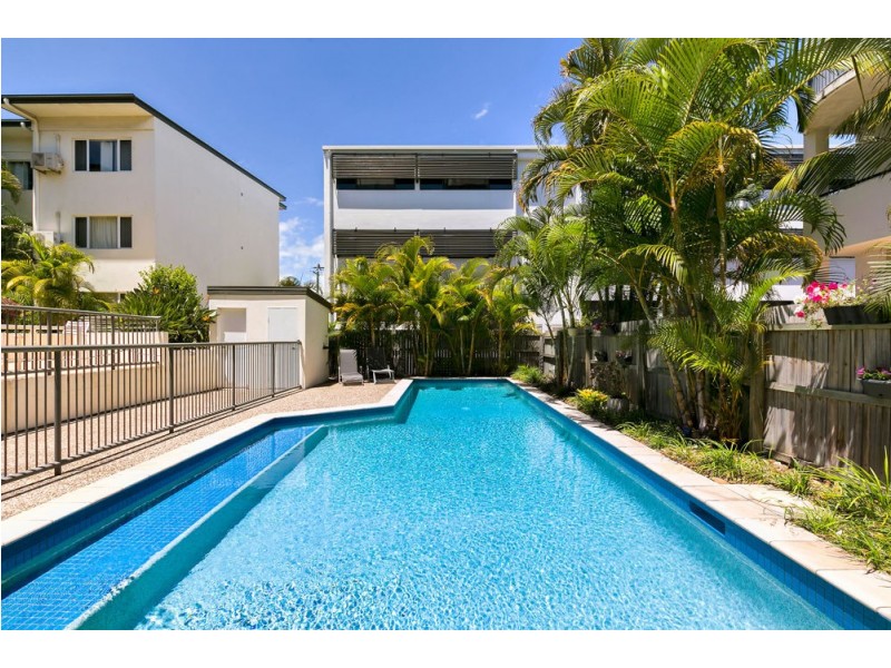 17/4 Proud Street, Labrador QLD 4215