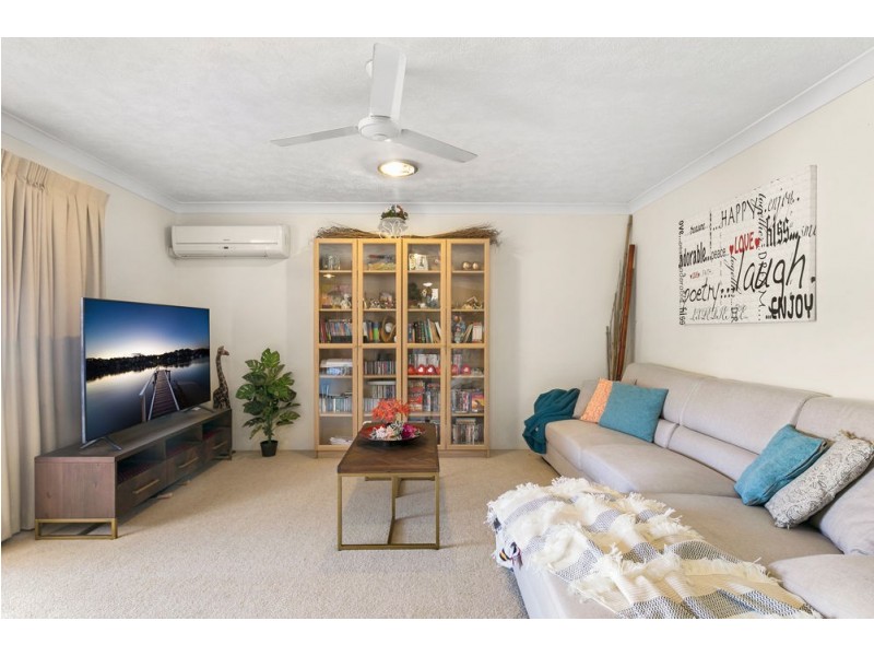 17/4 Proud Street, Labrador QLD 4215