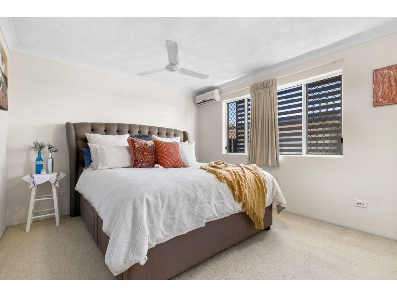 17/4 Proud Street, Labrador QLD 4215