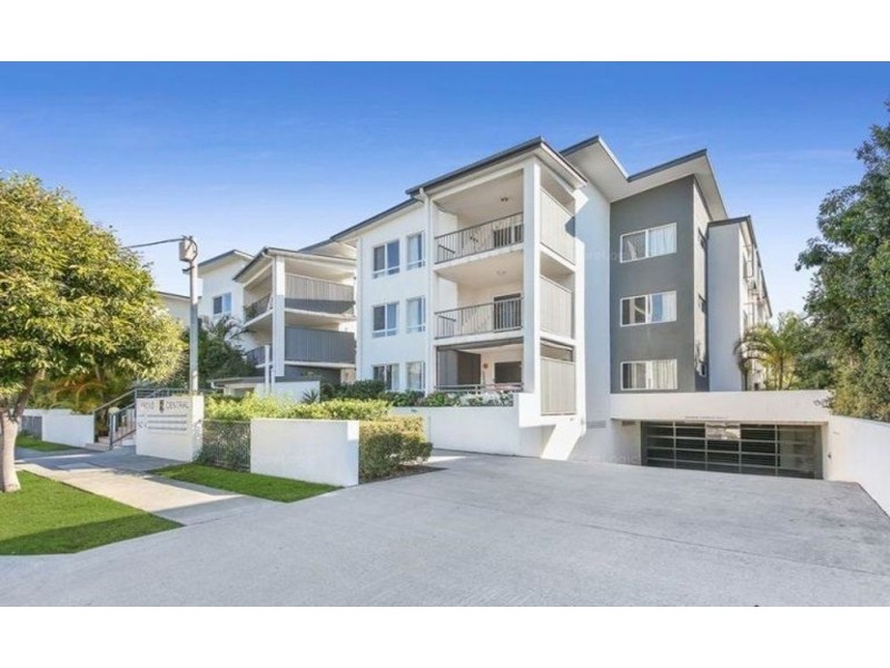 17/4 Proud Street, Labrador QLD 4215