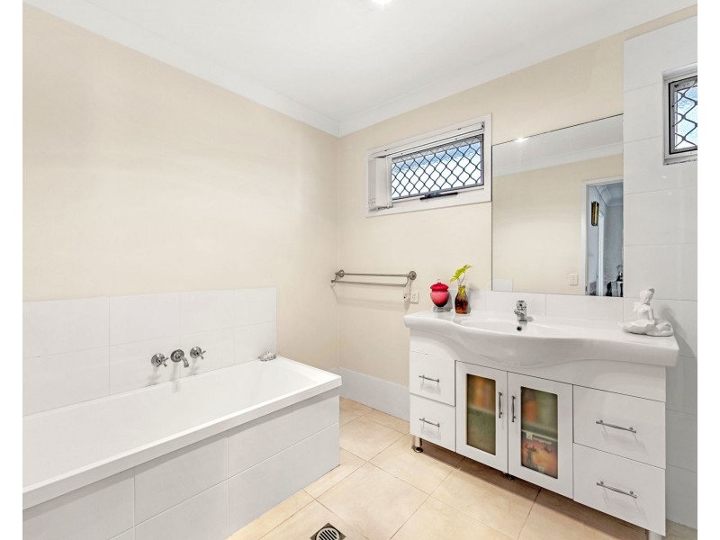 2/289 River Hills Road, Eagleby QLD 4207