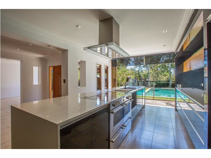 156 Bamboo Avenue, Benowa QLD 4217